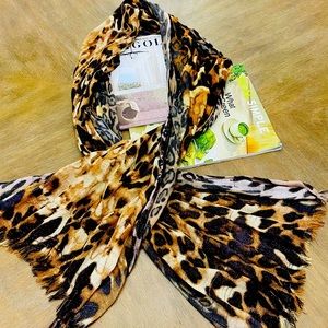 Leopard print long scarf